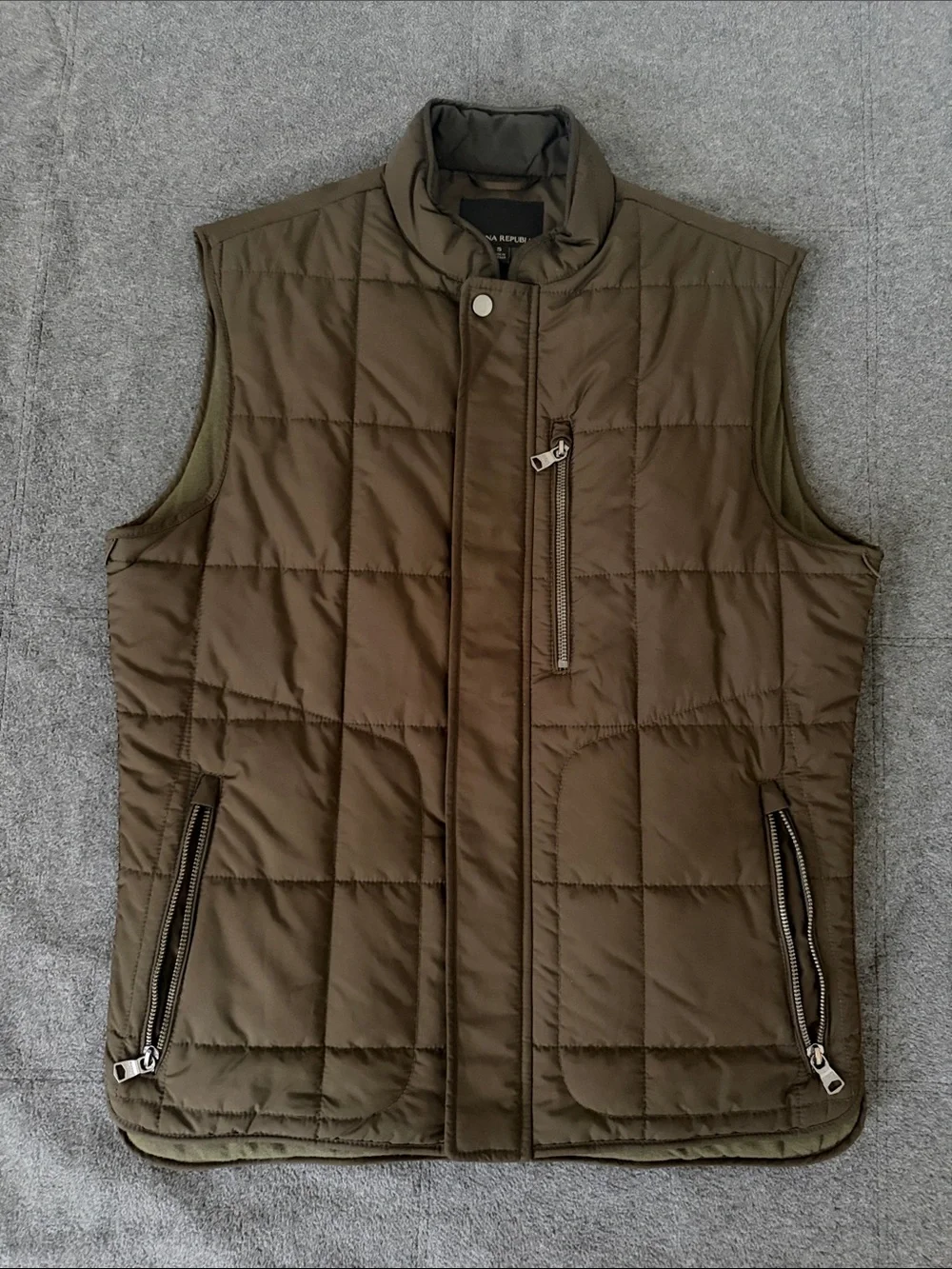Banana Republic Quilted Olive Men's Puffer Vest with Zip Pockets